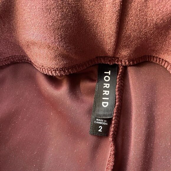Torrid Platinum Velvet Leggings Pearl Accents Soft Size 2 Womens Athletic Used - Picture 9 of 13
